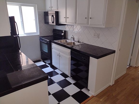 3rd image of 103-423 S Holt Ave Unit 103