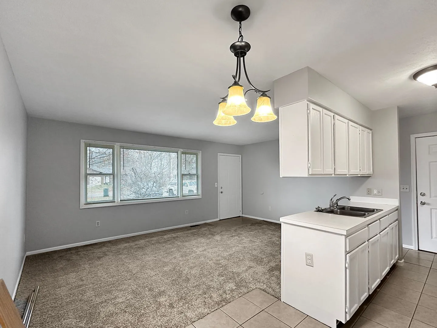 2 bed, 1.0 bath, 900 sqft, $1,325 — Photo 4
