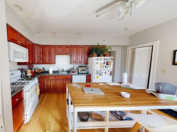 2nd image of 33 Portsmouth St #22