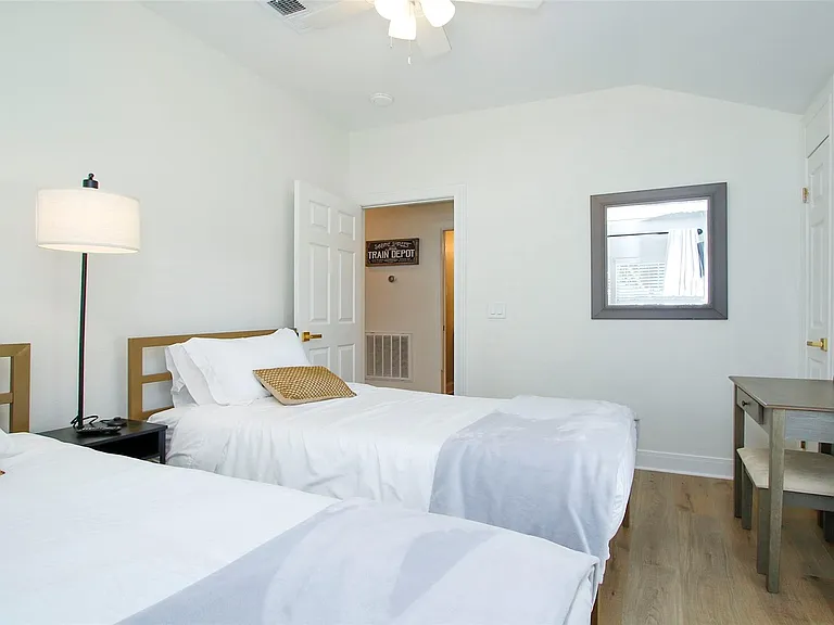 1518 Sabine St — Photo 32