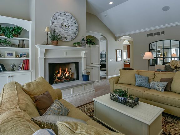 4th image of 2551 E Summer Creek Dr