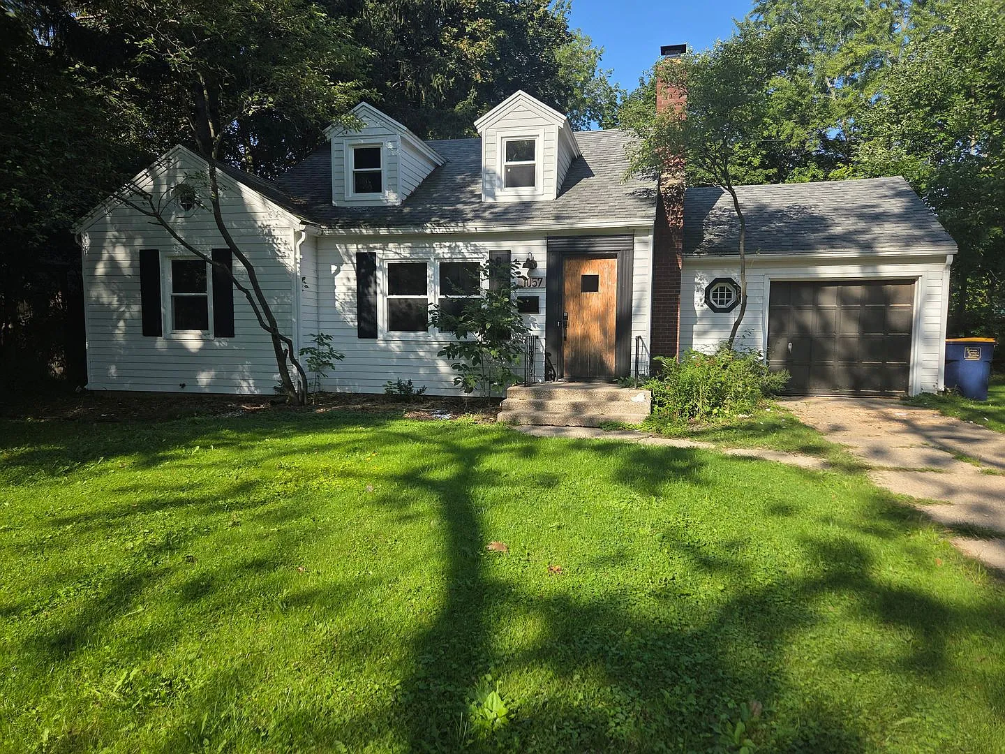 Cozy 2 Bedroom Bungalow in East Grand Rapids — Photo 1