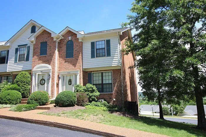 3 bed, 2.5 bath, 1972 sqft, $2,250 — Photo 1