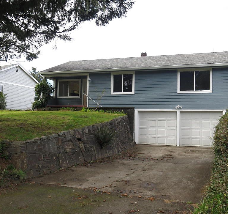 1st image of 3595 NE Surf Dr