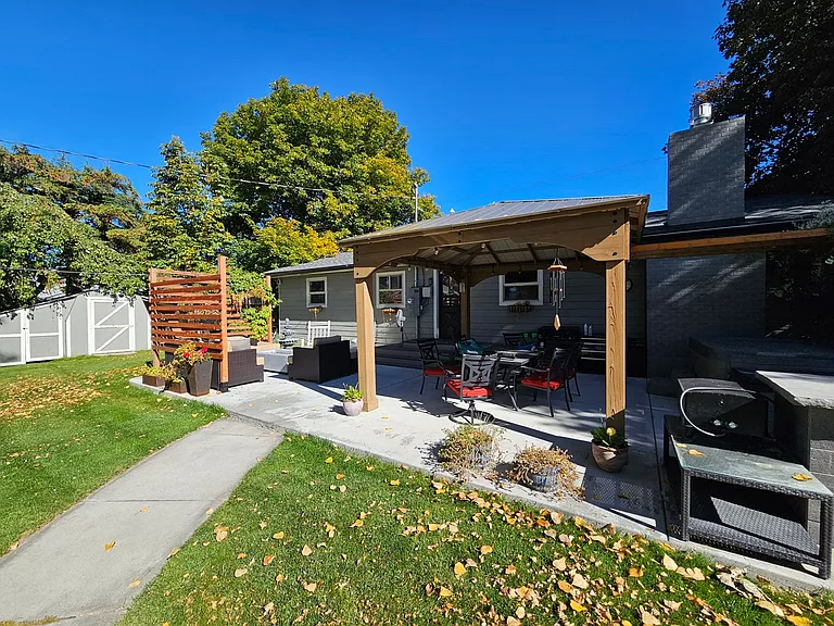 2219 36th Ave — Photo 14