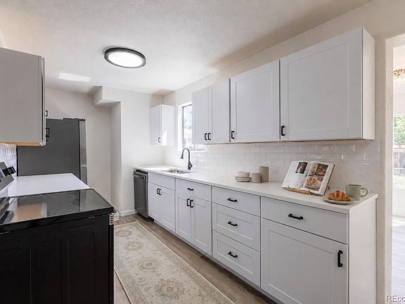 3rd image of 4464 Davenport Way