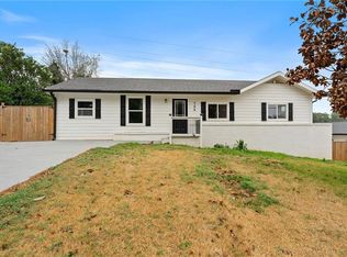 766 Longleaf Dr, Forest Park, GA 30297