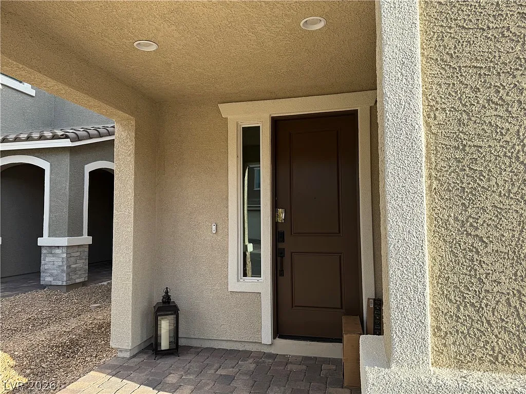 4 bed, 3.0 bath, 2318 sqft, $2,900 — Photo 2