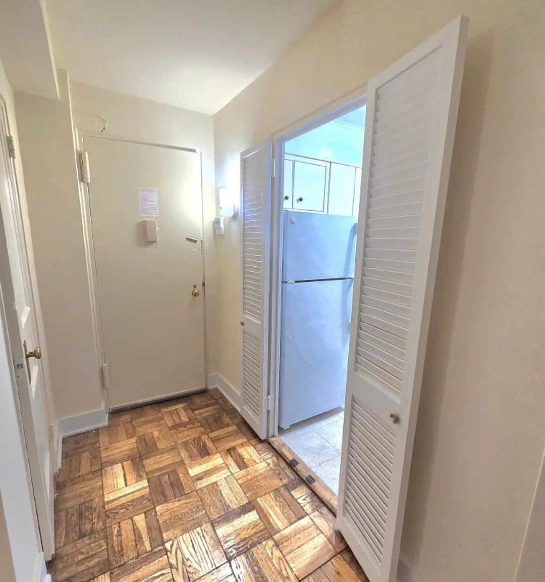 1 bed, 825 sqft, $2,230 — Photo 2