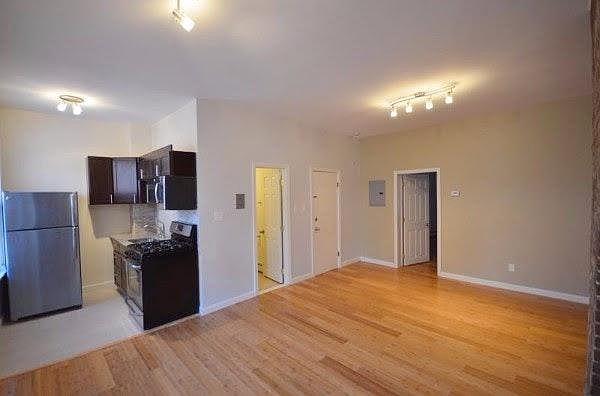 2nd image of 154 Meridian St