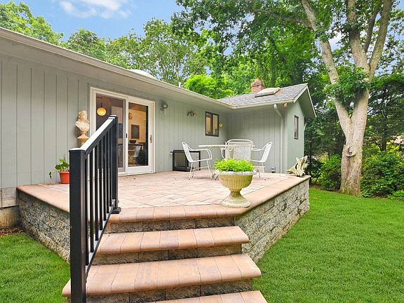4th image of 5 Lakeview Dr