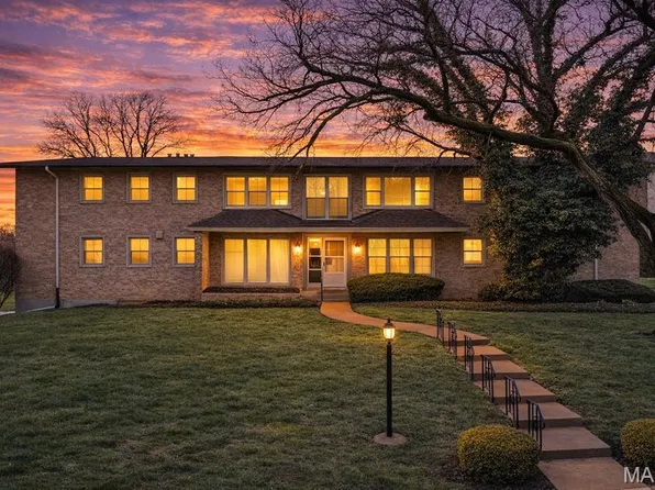 2 Delcrest Ct APT 102, Saint Louis, MO 63124
