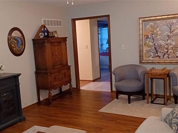 3rd image of 4409 NW Lake Dr