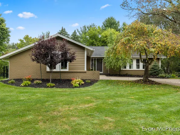 6901 Cimarron Dr SE, Grand Rapids, MI 49546