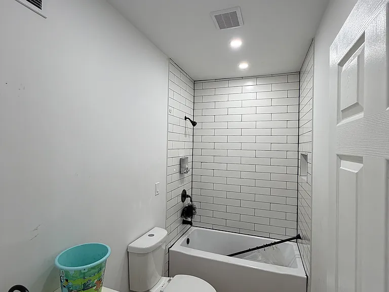 24 E Chestnut St #2 — Photo 18
