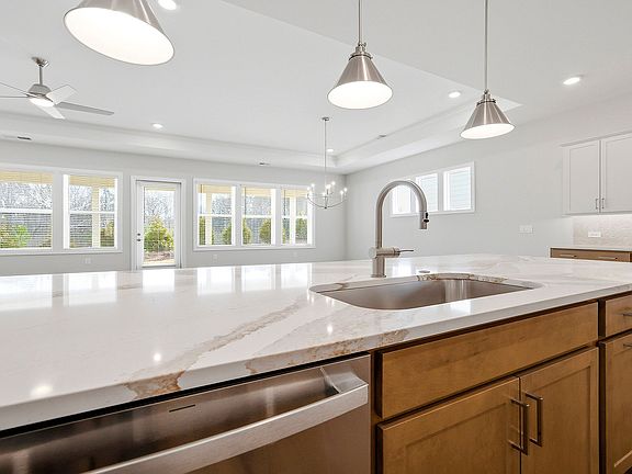 4th image of 188 Catalina Ct