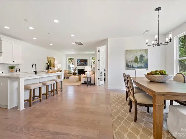 6007 Corbin Woods Ct, Charlotte, NC 28226