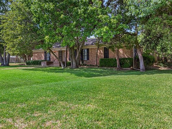 3rd image of 3801 Woodhill Cir