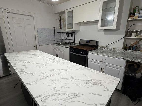 5th image of 483 Cary St