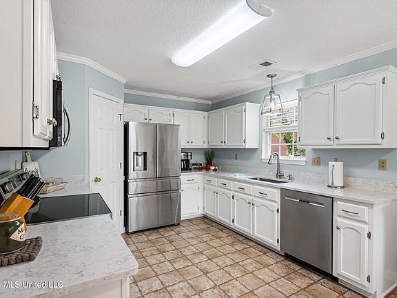 3rd image of 9321 Hickory Dr