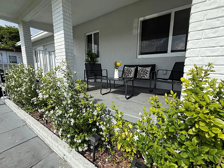 6825 NW 5th Ct — Photo 3