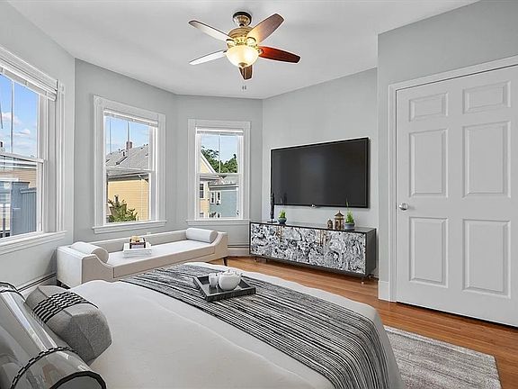 2nd image of 2-11 Woodlawn St #2