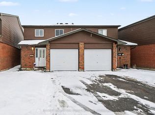 1542 Queensdale Ave, Ottawa, ON K1T 1R7