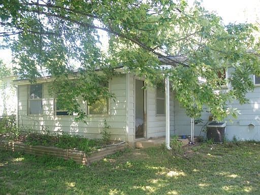 2nd image of 1412 Farmview Ave