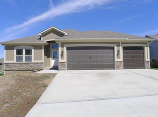 2608 SE Creek Ridge Ct, Blue Springs, MO 64014