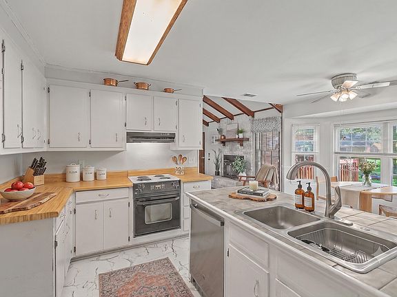 4th image of 114 Essex Ave