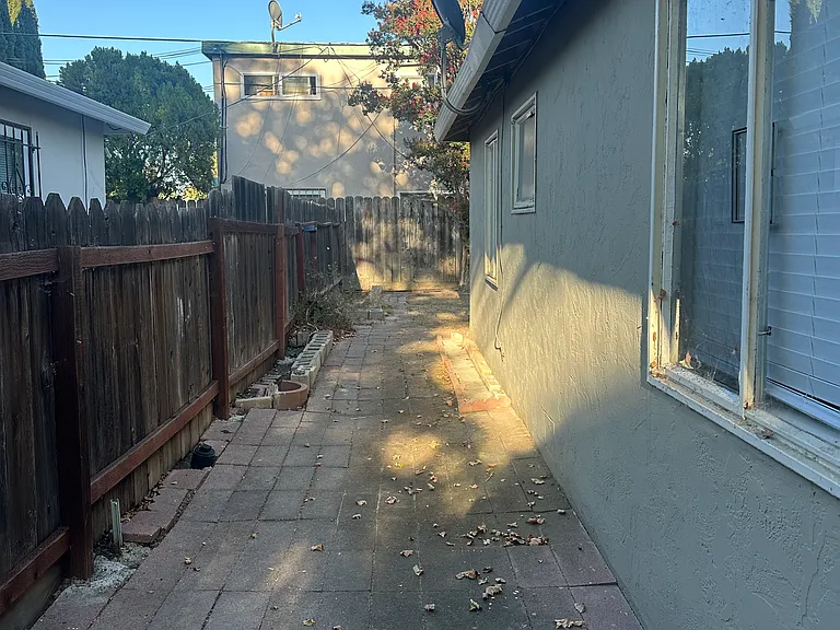 Jefferson St — Photo 11