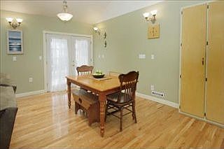 5th image of 132 N Clarendon St