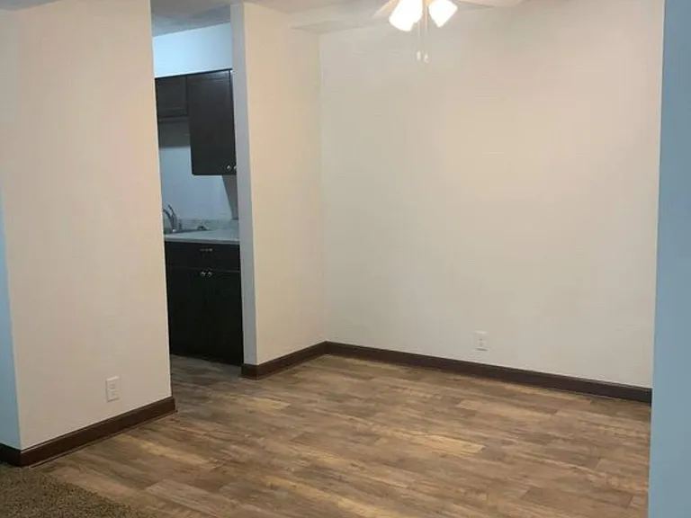 Whispering Isle Apartments — Photo 47