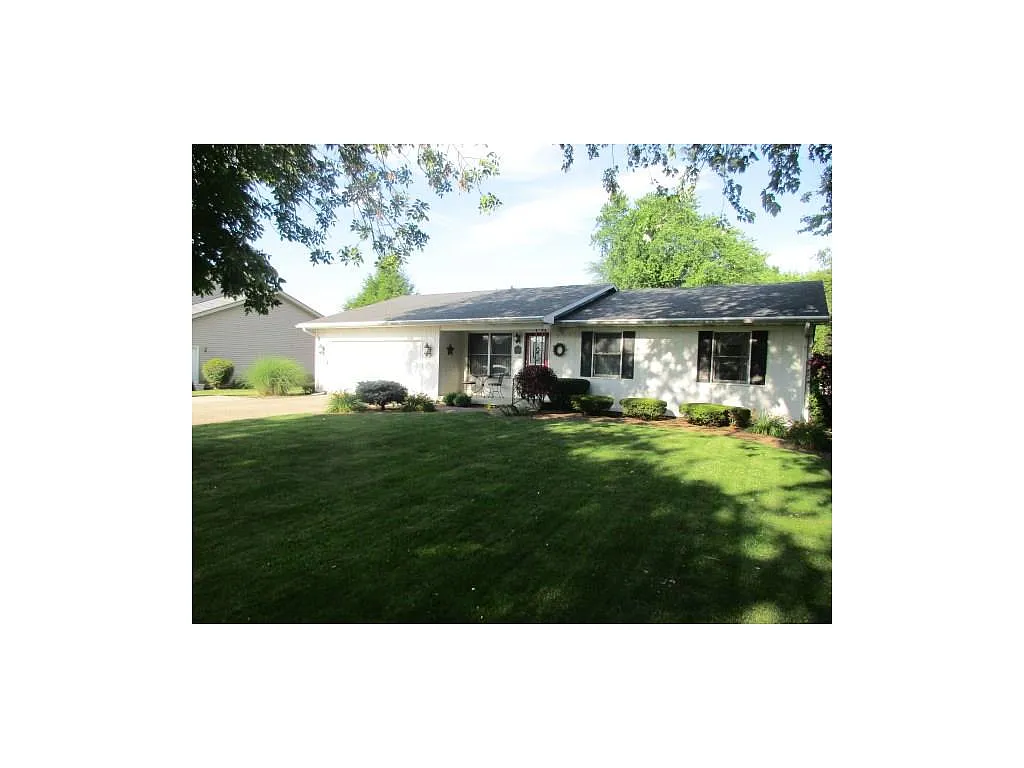 404 Greenacres Dr photo 1