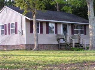 2902 Cox Neck Rd, Mattituck, NY 11952