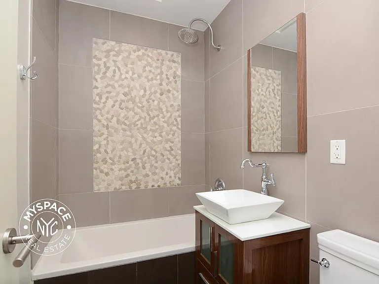 951 Prospect Pl #4R — Photo 8