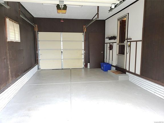 5th image of 99 Basswood Dr