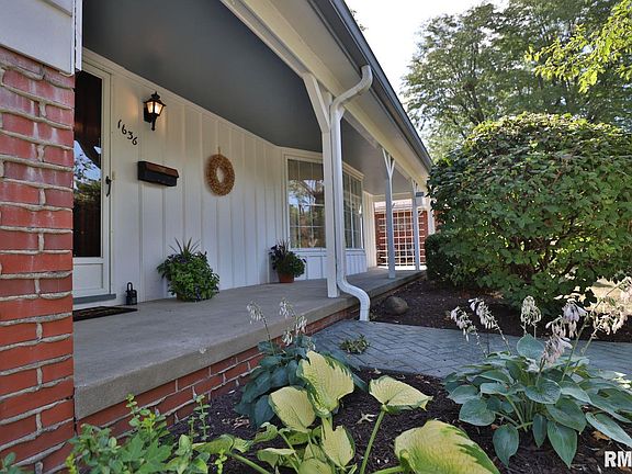 4th image of 1636 W Latham Ln