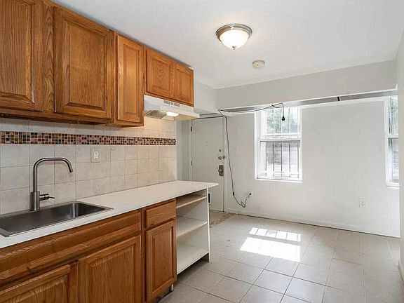 3rd image of 330 Halladay St #1B