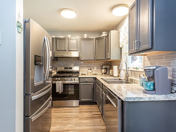 4th image of 22 Reservoir Ave