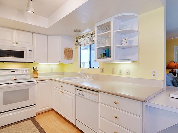 3rd image of 5301 Waverly Dr #174