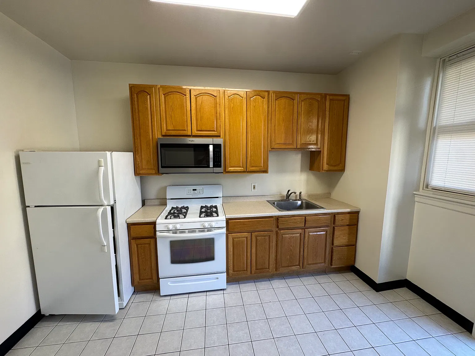 2 bed, 920 sqft, $2,150 — Photo 2
