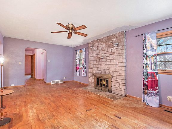 4th image of 318 Claremont St