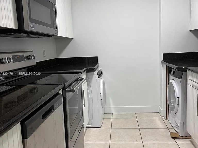 2080 Greenview Shores Blvd #410 — Photo 8