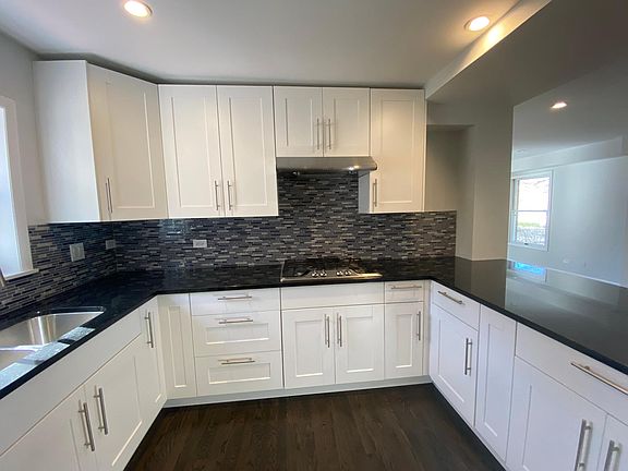 3rd image of 7256 N Kilpatrick Ave