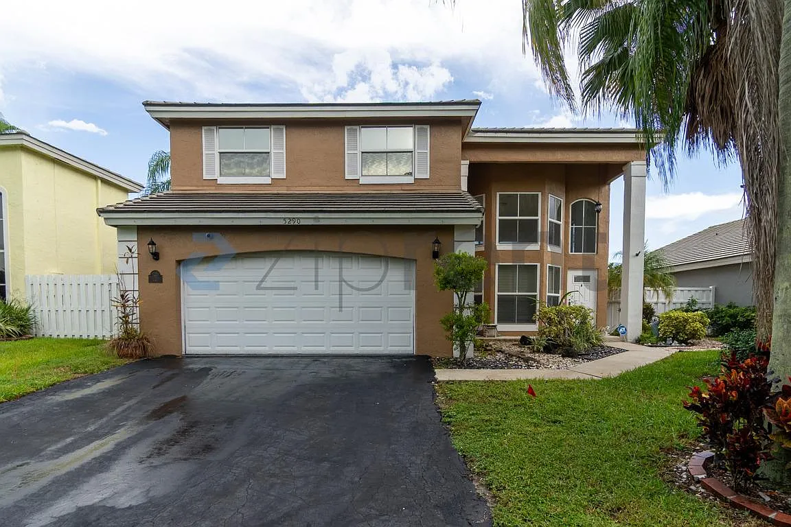 3 bed, 2.5 bath, 5192 sqft, $4,500 — Photo 1