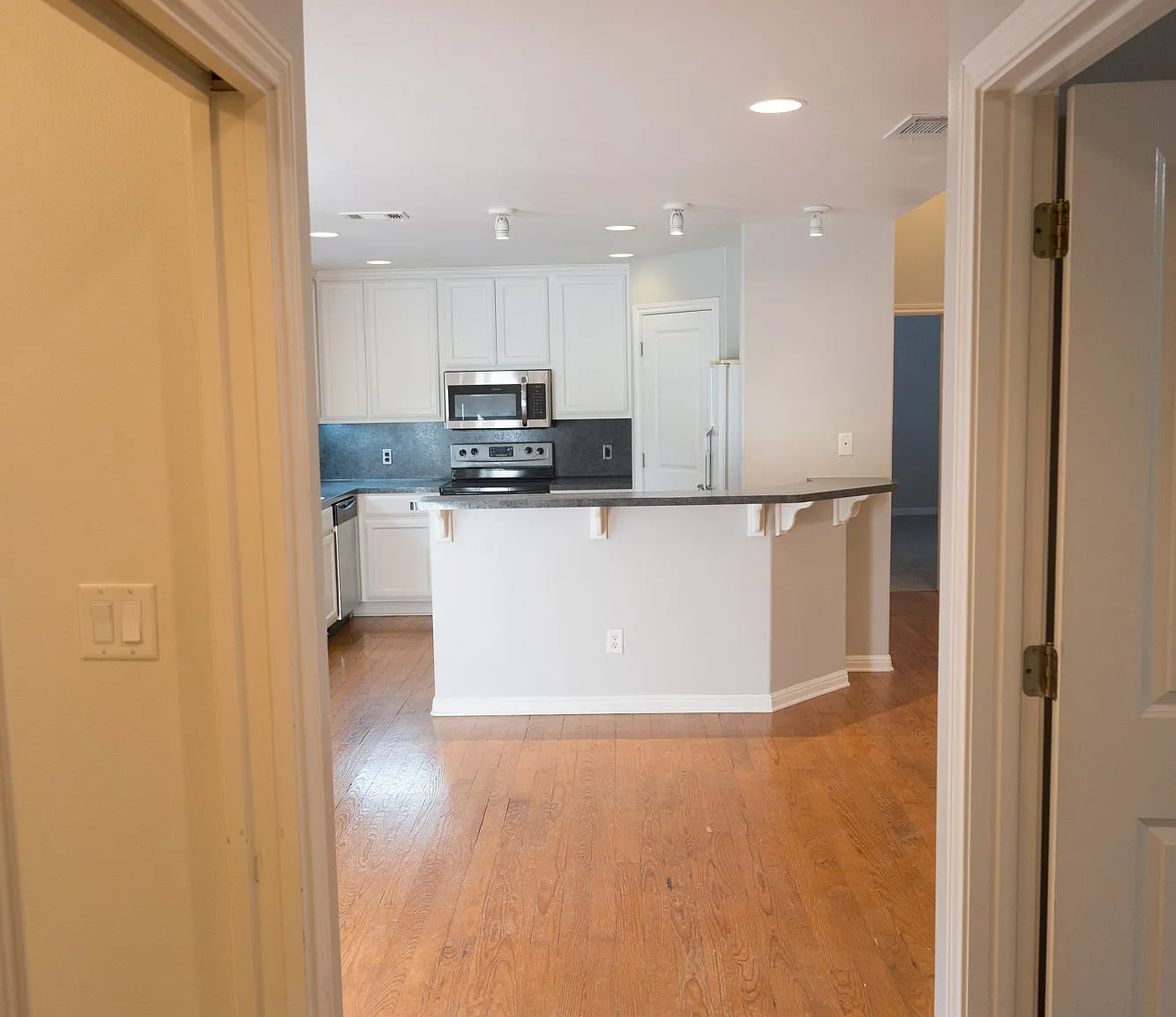 2 bed, 1200 sqft, $1,750 — Photo 2