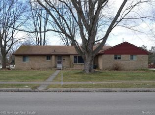 1214 Bower St, Howell, MI 48843