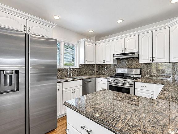 5th image of 16207 85th St