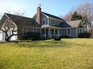 90 Rolling Knolls Ave, Elgin, IL 60120